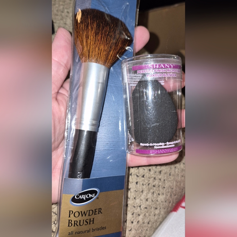 Makeup Bundle - Picture 4 of 16